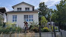 Ein Zuhause der Extraklasse. Mit einer Wohnfläche von 215 m² und einem großzügigen Grundstück von 600 m² bietet dieses Haus ausreichend Platz für alle Lebenslagen.